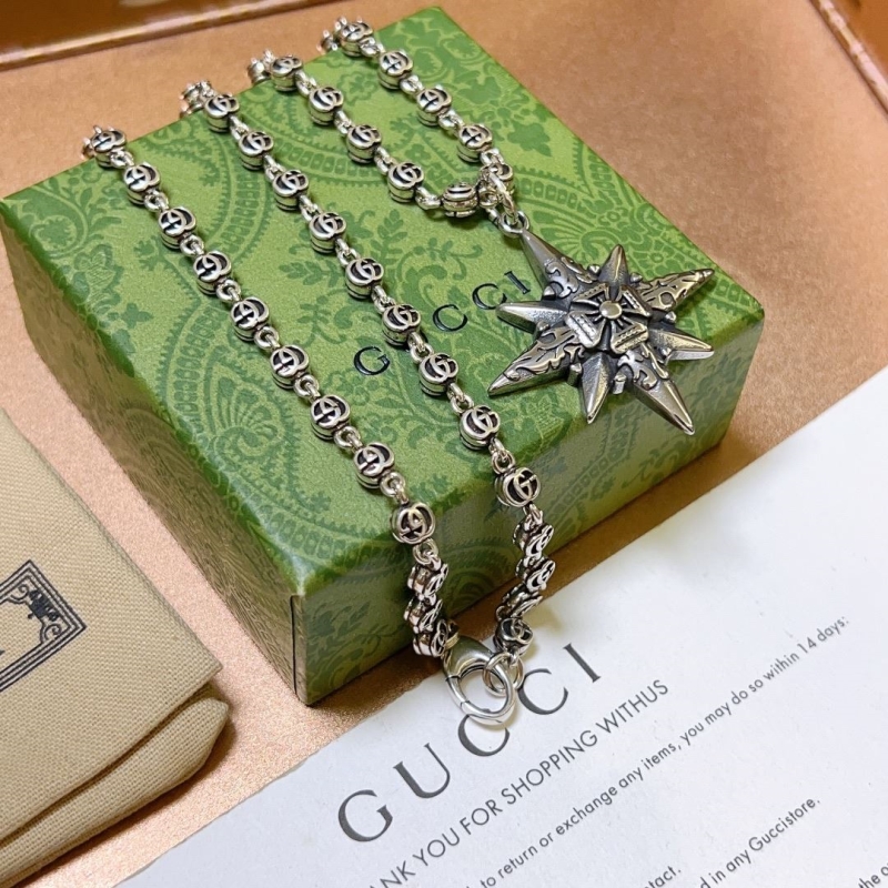 G*u*i necklaces